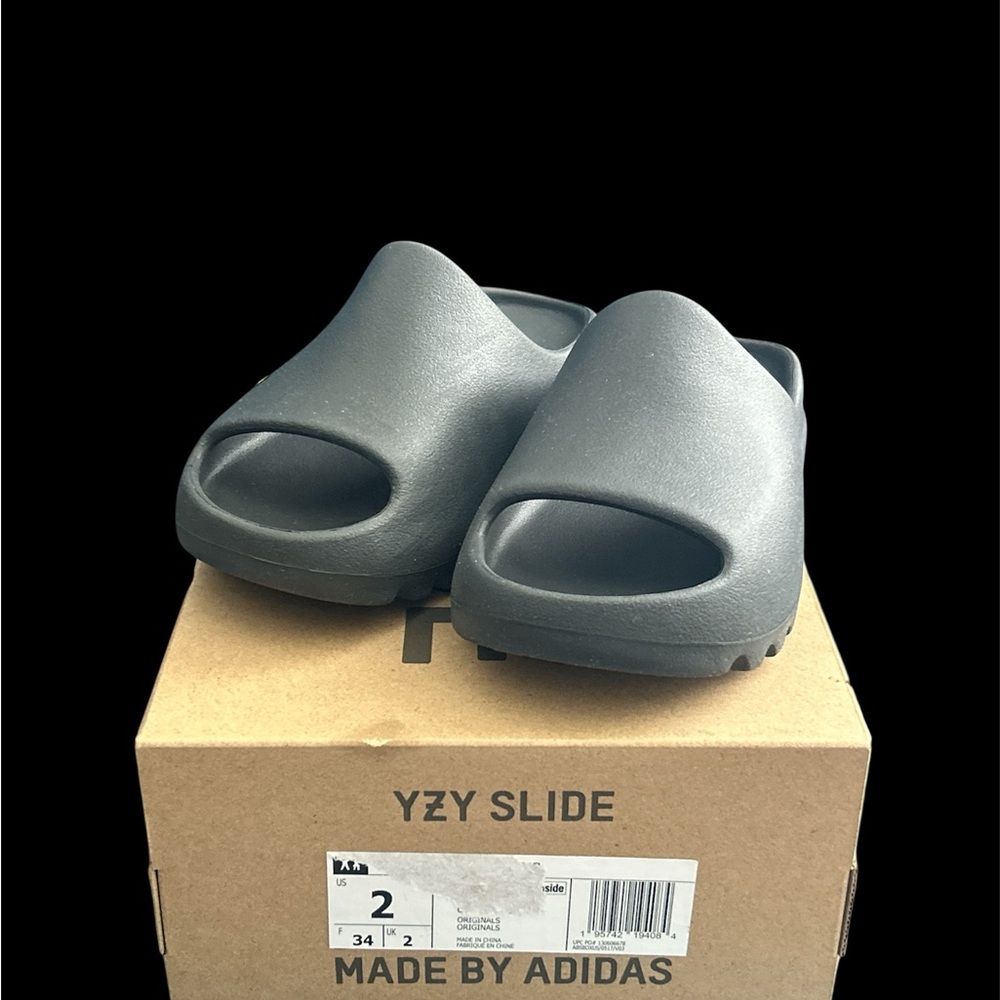 Adidas Yeezy Kids Slide Sandals Sz 2y